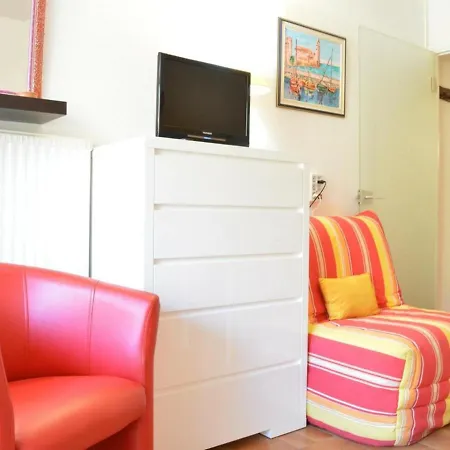 Cap D'agde, 1 Piece, 2 Personnes - Fr-1-249-124